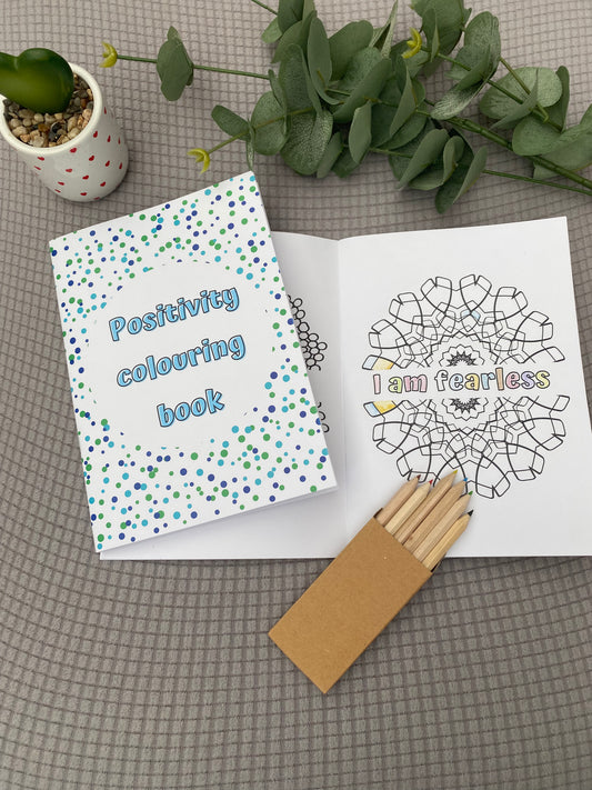 Positivity colouring book // A5 portable uplifting colouring book
